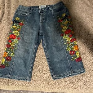 Vintage embroidered capris